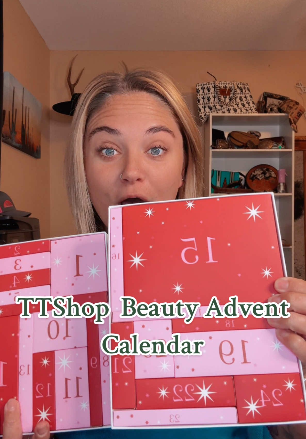 The cutest powder puff I’ve ever seen! #adventcalendar #makeup #ttshop #TikTokShop #foryoupage #honestreview #fyp #BeautyReview #beautyadventcalendar 