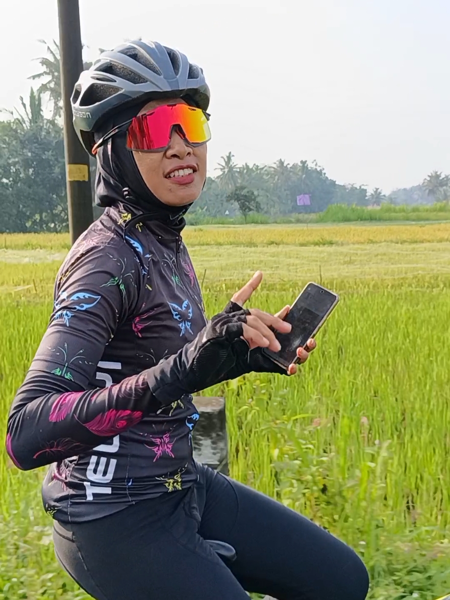 Membalas @sitizuroida7 semoga lekas sembuh sakit nya Kaka 🎥@Beni Nugraha Shop #yank #wali #cyclingisfun #fyp #fypシ #jogettiktok #danceviral #bahagiaitusederhana #amazing #mountainbike #mytripmyadventure #polygonxtrada 