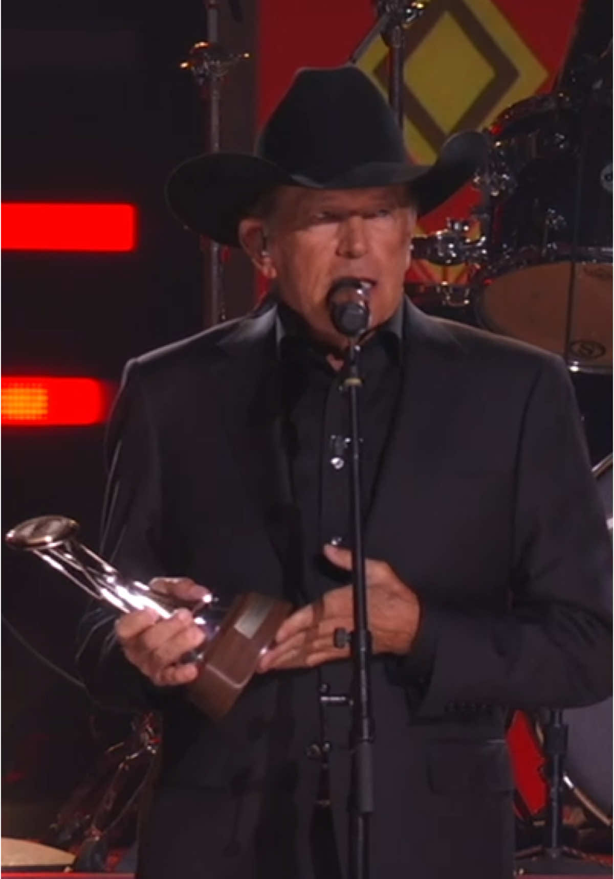 Ladies and gentlemen, the King of Country Music @George Strait #CMAawards 