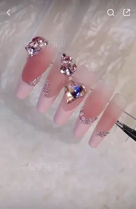 Đính đá mùa nào cũng hot #nails #maunailxuhuong #nailsartvideos #gelnails #maunail #maunaildongian #maunailsdep #móngtayđẹp #mongtay 