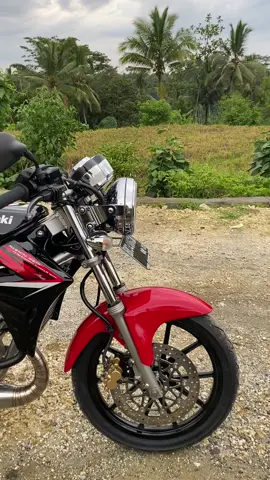 Buat para SULTAN Ninja ss zebra 2015 ori tembus faktur , ban asli masih ad tmbus dan mesin segel , cat ori kunci 2 ori, pajak off skli. Harga sdh pasti Perih 😃Bukan untuk kaum mndang mnding .cu 🔥🔥🔥🔥