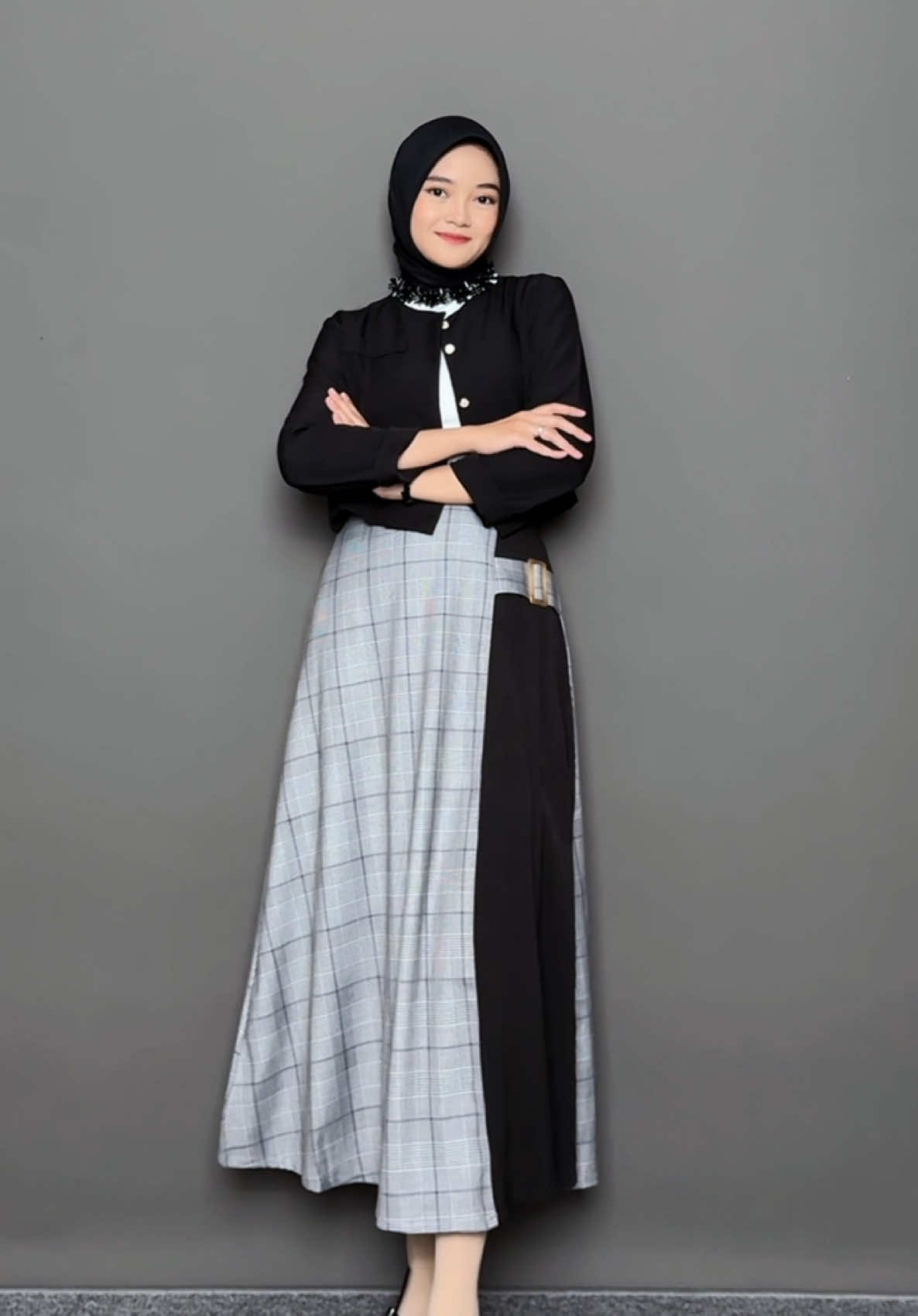 SAVE !! Makin cakep outfitnya kan makin semangat kerjanya ya 😆 SP!II : Rok @karsha.project : l!nk b!o no 377 Blazer : l!nk b!o no 258 Inner : l!nk b!o no 378 Tas : l!nk b!o no 350 #outfits #ootdstyle #racunoutfit #outfithangout  #ootdfashion #mixandmatch #rekomendasioutfit #outfitinspo #officeoutfit #outfitngantor #cleanoutfit #koreanoutfit #hangoutoutfit #outfitkerja 