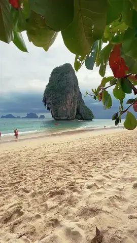 Even in the storm, Thailand is an unforgettable adventure 🌫️🌴 📍Phra Nang Beach - Krabi , Thailand 🇹🇭 . . #thailand #thailandtravel #storm #nature #beachvibes #islandlife #vacation #travel #weather 