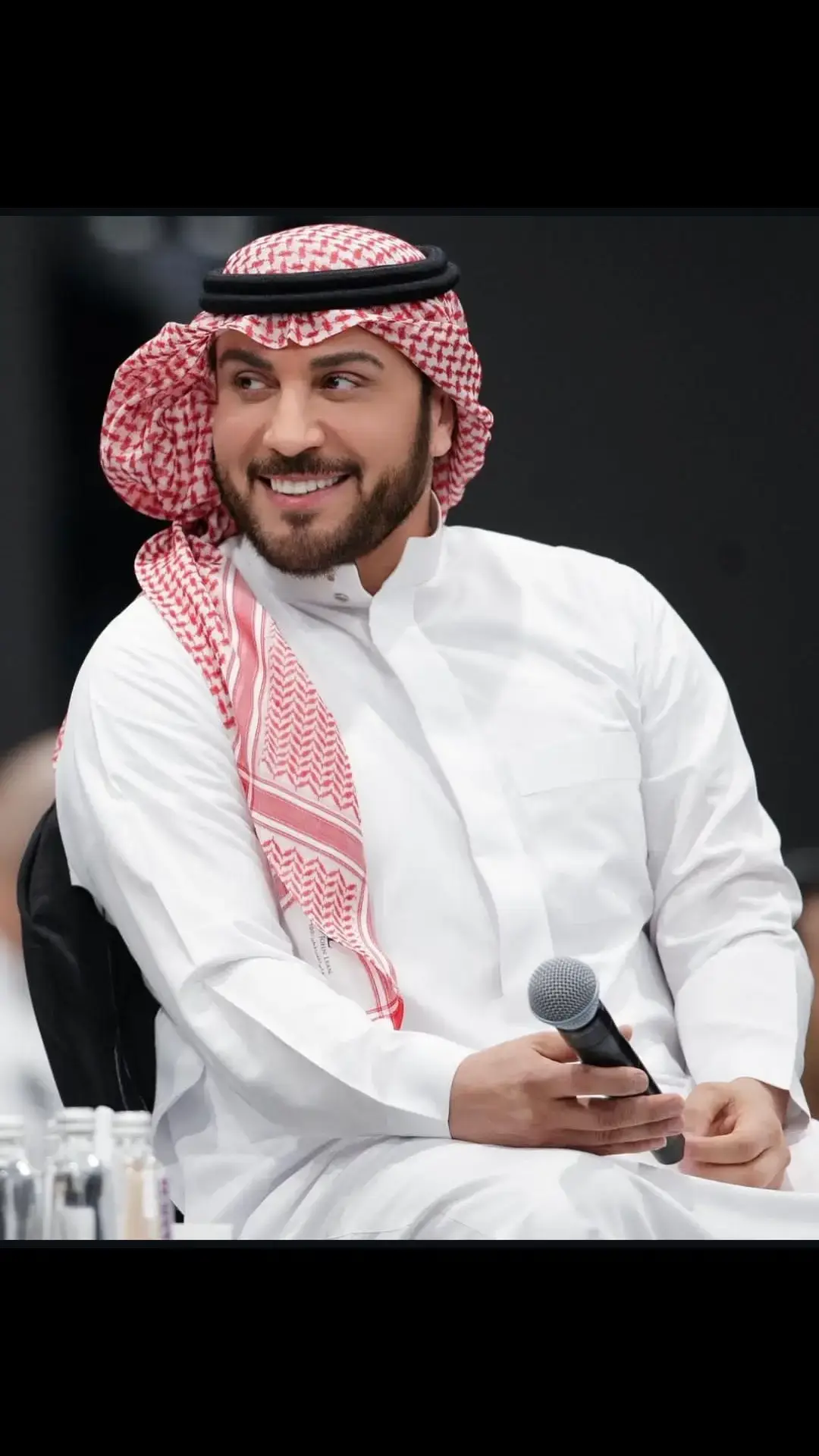 #أنا المفتونة بعينيك وأنا أقل الناظرين مجودي 🫂 @ماجد المهندس  #غالي غالي لو تبعد  #ماجديات  #ماجد_المهندس 