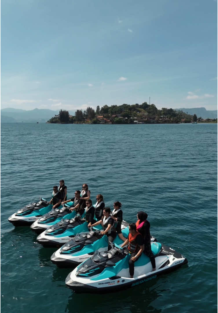 Mana afdol ke Danau Toba kalo ga jetskian  @Seadoo Safari Samosir keren bgt ngabadikan moment” nya & pelayanan nya juga best!!! #seadosafarisamosir #jetskidanautoba  #danautoba #samosir #sumaterautara  @Albert sianturi 