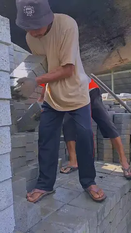 Proses Muat Paving Bata Abu 8cm Kiriman : Karawang Untuk tanya2 & pemesanan Hubungi +62811901036 Lokasi kami ada di Kp. Cilangkap ds Cadassari Kec.Tegalwaru Kab.Purwakarta Yuk konsultasikan kebutuhan pavingmu ke pabrik kami atau bisa hubungi nomor admin https://wa.me/0811901036