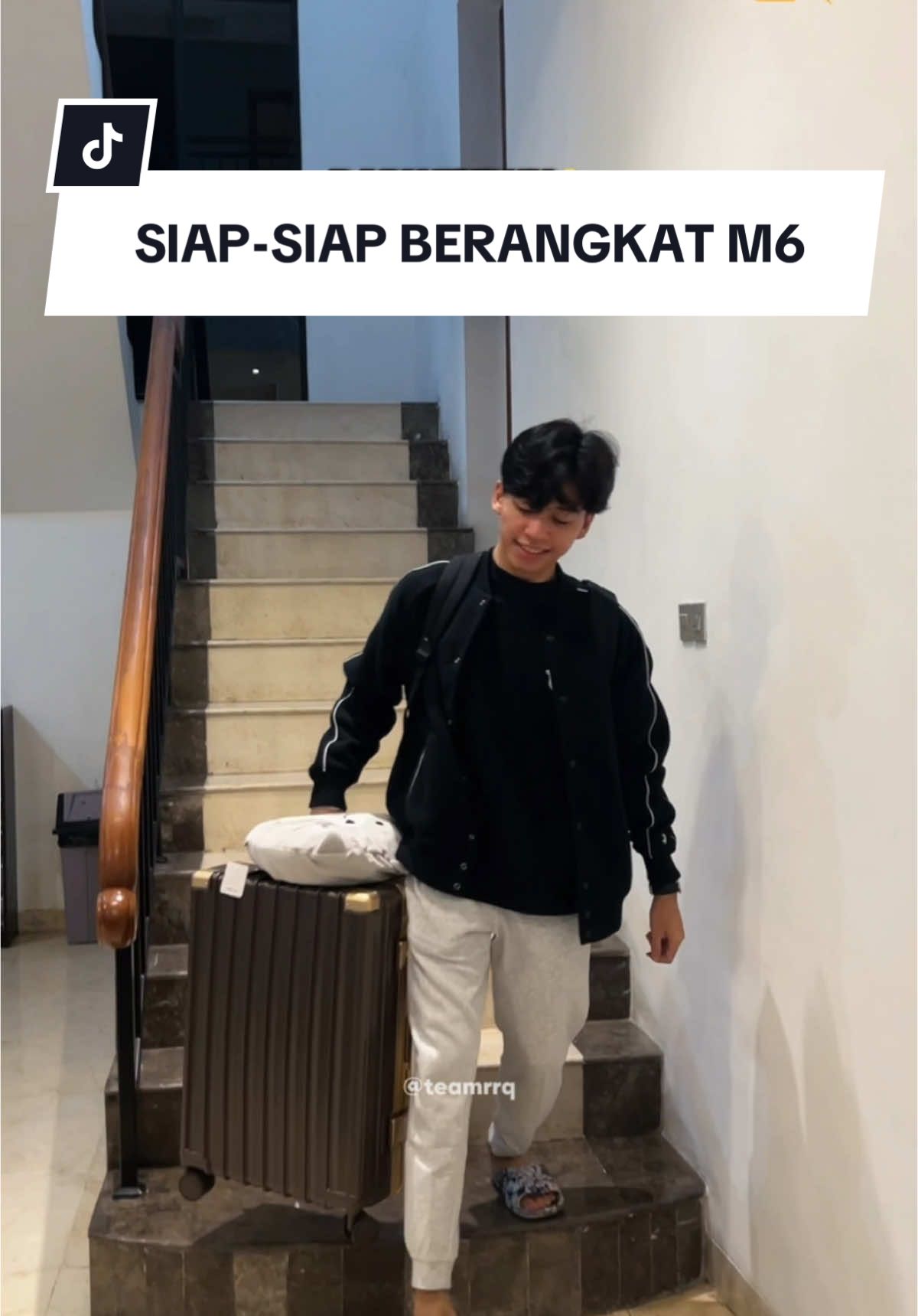 RRQ Hoshi siap berangkat M6 ke Malaysia🤟 Good luck guys semoga bisa bawa pulang piala ke Indonesia🤩🇮🇩 #teamrrq #vivarrq #rrqhoshi #mlbbm6 #m6nyalaindonesia #mobilelegends 