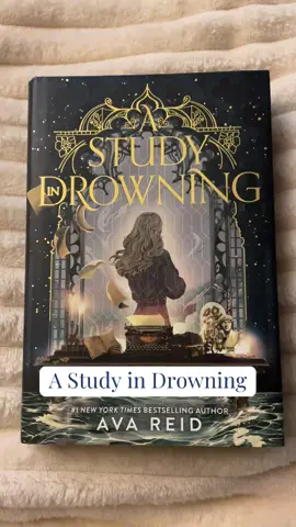 Hyping up my most recent read!! This book is so underrated!! #BookTok #astudyindrowning #bookaesthetic #aesthetic #bookish #fantasy #viraltiktok #avareid #booktokfyp #fyp 