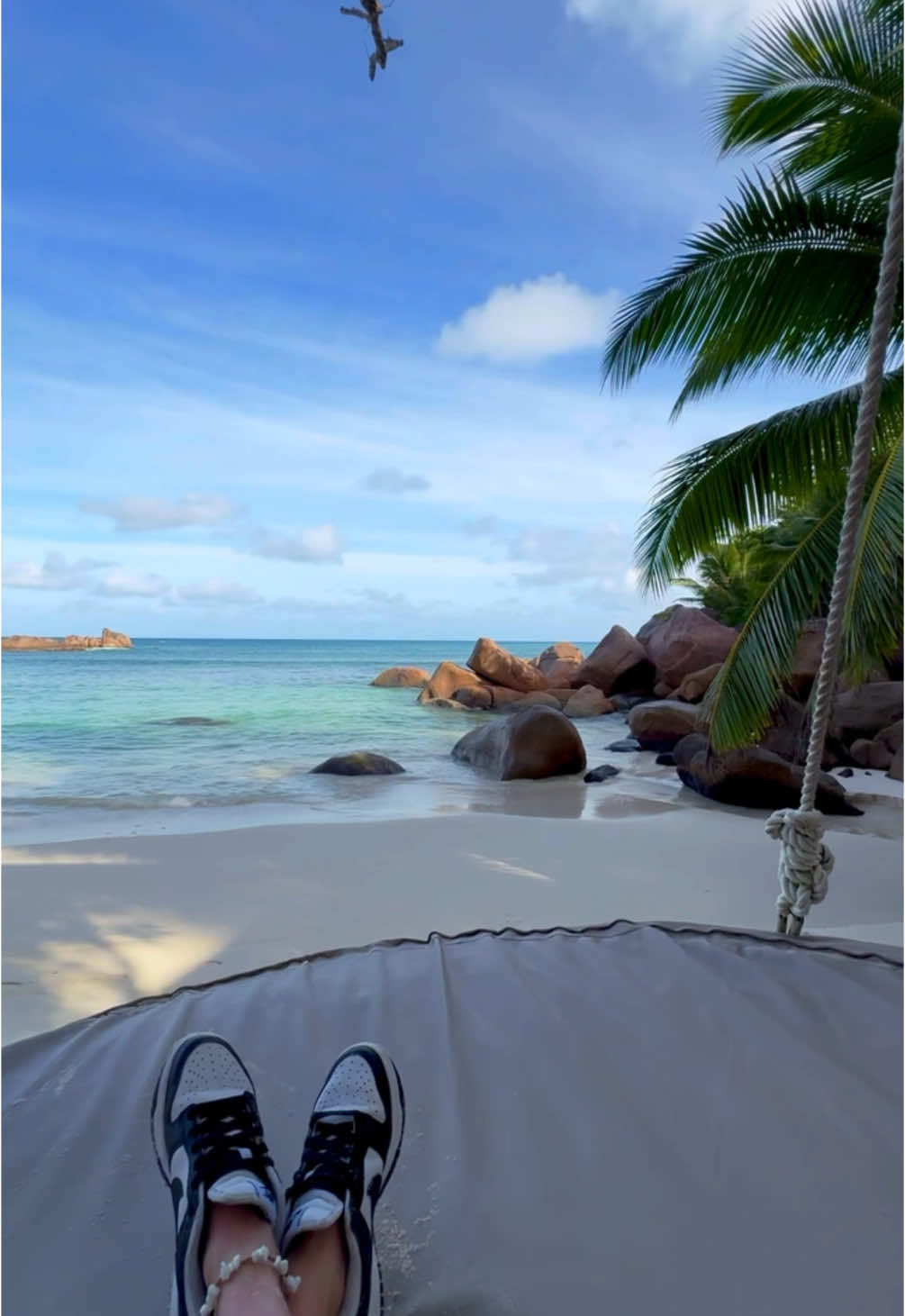 Take me back 🥹🏝️☀️🌊 #seychelles #hotels #peacefulvibes #beautifuldestinations #ocean #tropical #relaxing #constance #plage #beachday #dreamdestination #bucketlisttravel #luxurytravel #voyage #TravelMemories #fry 