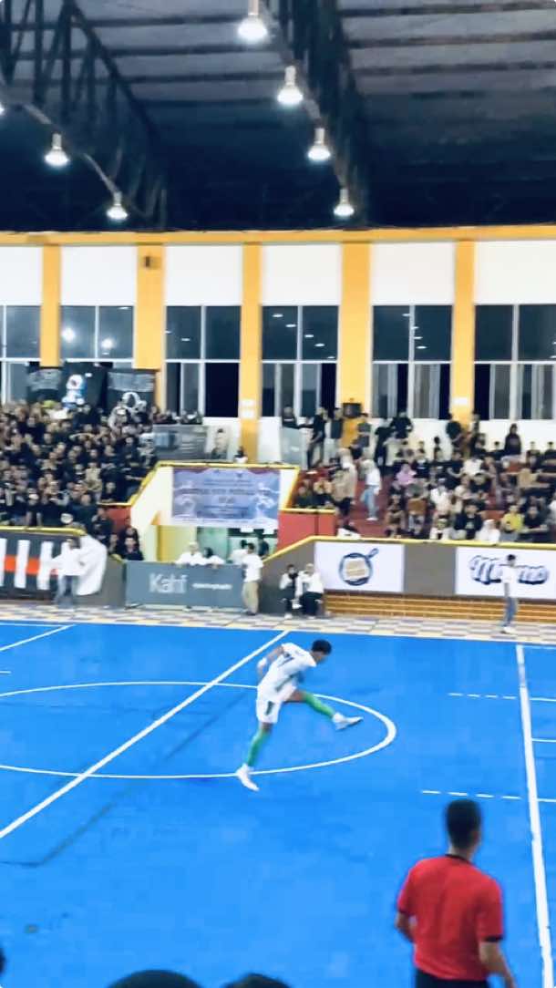 Bermain dan menghibur warga unp,FIK TERBAIK🙏🏼🥶 #futsalindonesia #rektorcupunp #universitasnegripadang #sumbar 