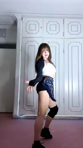 IM OBSESSED. 🍗🔥 dc: #simeez @IVE.official @La Rosalia  #yujin #chickenteriyaki #rosalia #dance #fyp 