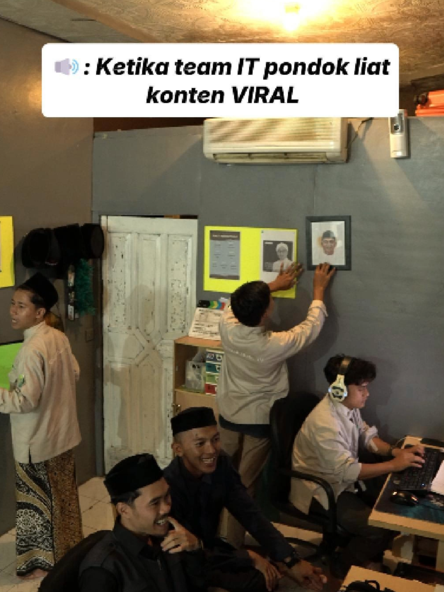 APT Ala Santri - Bruno Mars X Jurumiyyah #apt #apateu #brunomars #rose #kontensantri #viral #viralvideostiktok #media #teamit #mediapondok #fyp #fyppage #fypppppppppppppp #trending #trendingsong #mediapesantren #laguviral #lagubaru #cingciripittulangbjingkajepit🌧️🌧️🌧️🌧️#foryou#santri #santrihuda #miftahulhudatv #mhtv #apateuapateu #santrigaul #itingsmeledak #creator #anakmedia #viraltiktok #kontenviral #santritasik #aptek #islamic #jurumiyyah#talaran #lalaran