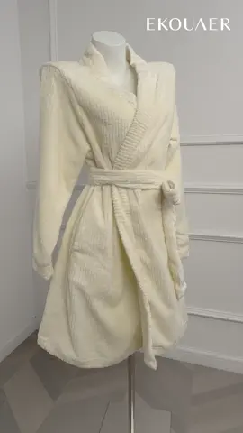 Cold mornings? Not a problem when you’ve got this robe to keep you warm. #ekouaer #ekouaerblackfriday #loungewear #sleepwear 