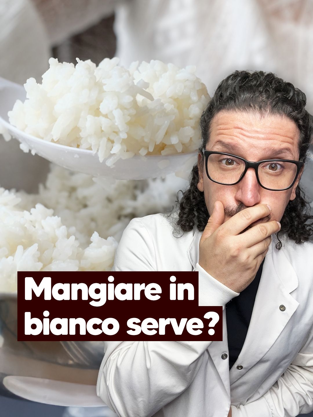 Mangiare in bianco quando si sta male è utile?😷 Il buon vecchio rimedio della nonna funziona? No😮 🍚La dieta in bianco è un retaggio culturale che ci portiamo dietro da molti anni, addirittura già nel medioevo per curare alcuni malanni si consigliava di mangiare riso in bianco, cioè senza aggiungere niente se non un filo d’olio o del burro come condimento, oppure pollo bollito, mele cotte e poco altro. Ma oltre al fatto che non ci sono prove scientifiche a sostegno non è proprio raccomandabile questo tipo di alimentazione. Quindi cosa è meglio mangiare? Ci spiega tutto il nostro biologo nutrizionista @dottsimonegabrielli🧑🏻‍⚕️ #cookist #allwecaneat