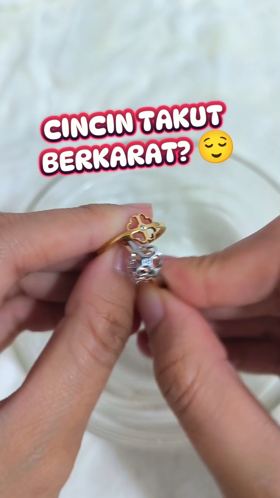 Masih takut Perhiasan nya kena air? 🫣 #thiqla   #perhiasanmiripemasasli  #cincin #cincinkekinian #cincinwanita #cincinemas #fashionmuslim #aksesorismuslimah #perhiasanthiqla  #WIBGajian #PromoGuncang1212 #GebyarBelanjaNovember #BeliLokal #GuncangGajian  #CuanTanpaBatas 