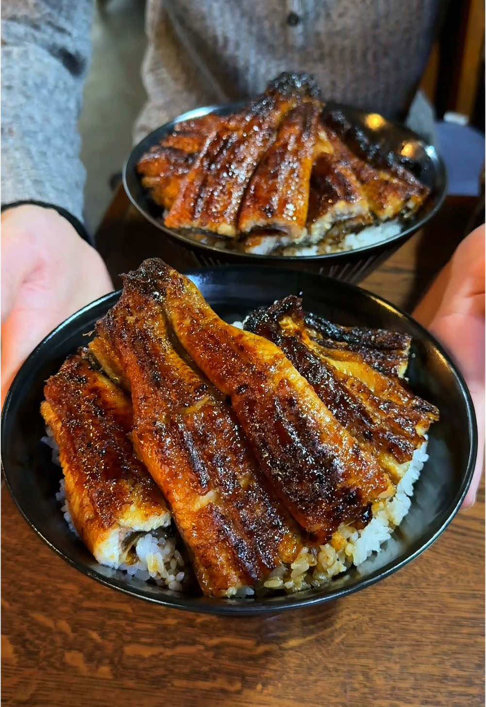 肉厚で脂がのった特上うなぎ！秘伝の自家製ダレがしっかり染み込んでて美味しすぎたのでまた行きたい！ （店名） ・イチビキ （場所） ・愛知県名古屋市中村区名駅南1-3-16 （営業時間） ・11:30〜13:00、17:30〜20:00 （定休日） ・月曜日 #名古屋グルメ #japanesefood #tiktokfood 