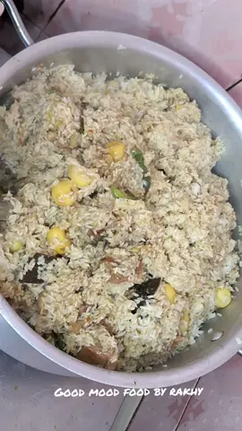 আজকের দুপুরের খাবারে ছিল পুরান ঢাকার স্টাইলে গরুর মাংসের তেহারি।  #viral #viralreels #tiktokviral #foryourpage #goodmoodfoodbyrakhy #beef #beeftehari #purandhaka #millionviews #follower #highlights 