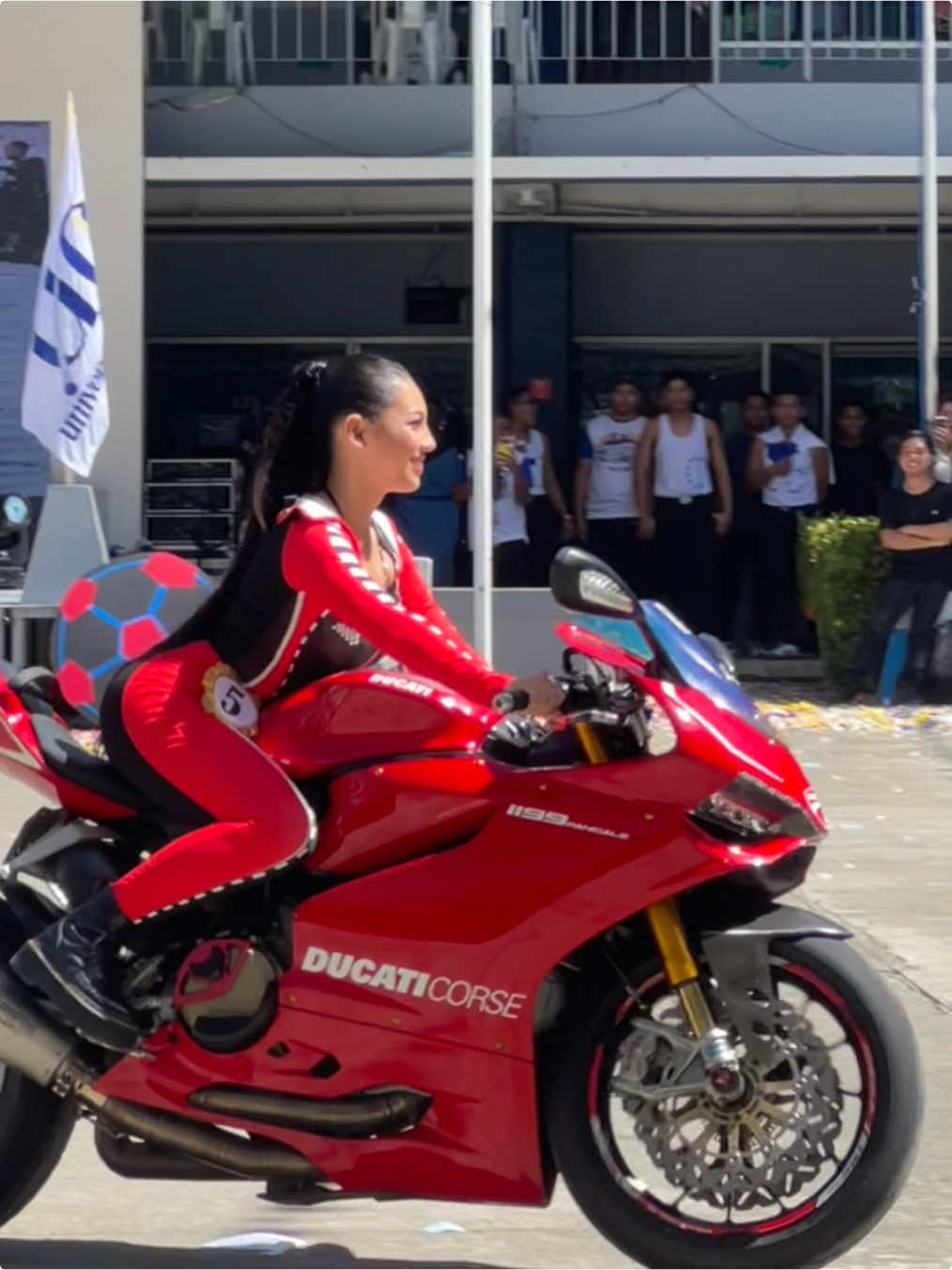 Laysho ang Ducati ✨😍