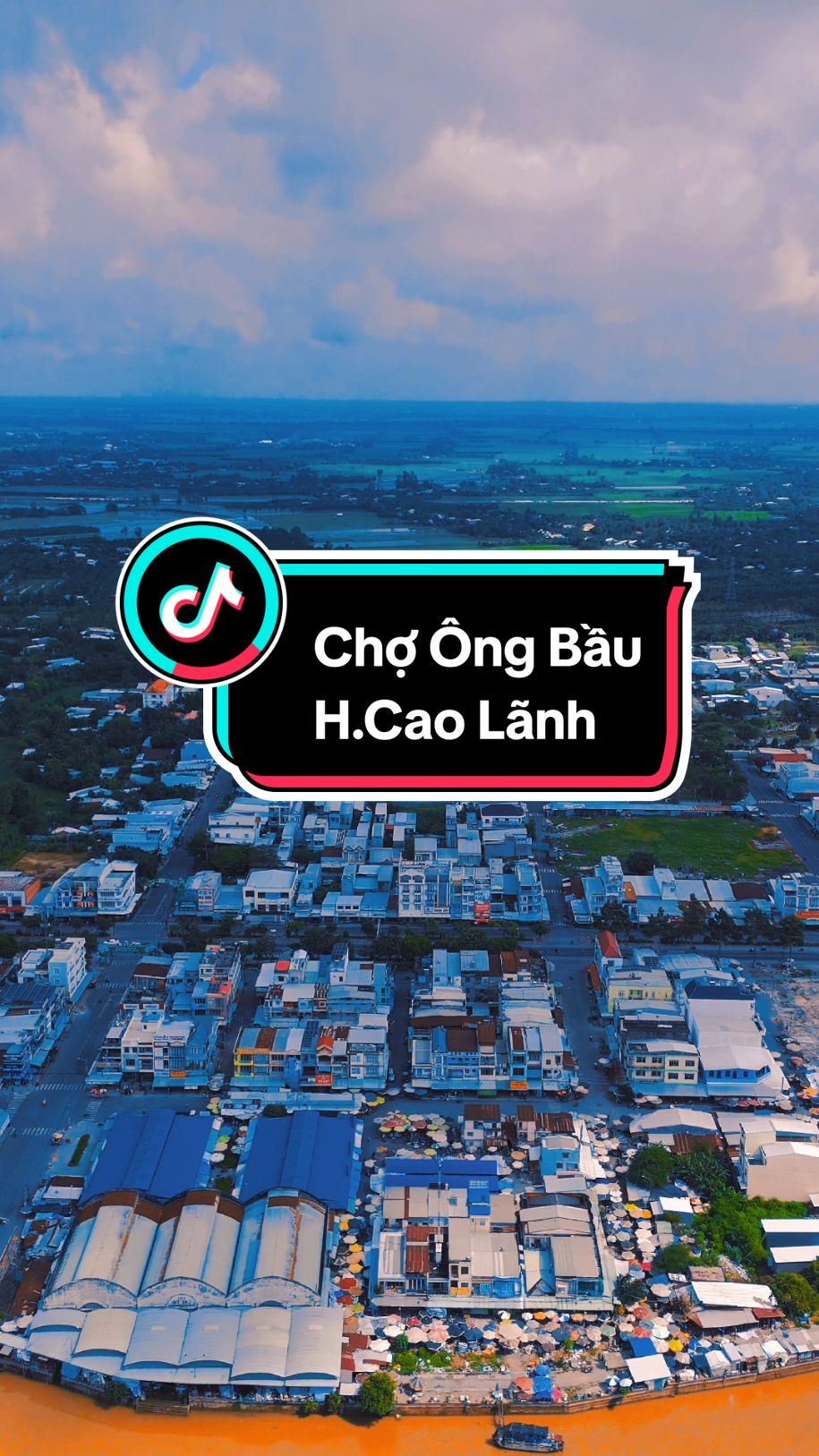 Chợ Ông Bầu - Chợ Huyện Cao Lãnh  Mấy ai còn nhớ khi xưa sáng ngày 9/03/2002 chợ đã từng trải qua một vụ cháy lớn, từ đó chợ đã được qui hoạch, tân trang lại một cách ngoạn mục. Tạo nên một khu chợ đậm nét chợ quê Miền Tây #choque #quehuong #mientay #motgocmientay #xuhuong2024 #videoviral #dongthap #choongbau #CapCut 