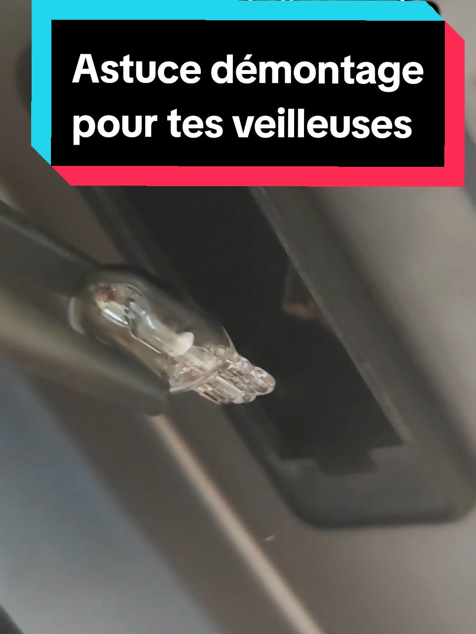 Petite astuce du jour pour moins galérer à enlever des veilleuses de plaques sur ta voiture 😁 #voiture #astuce  #ampoule 