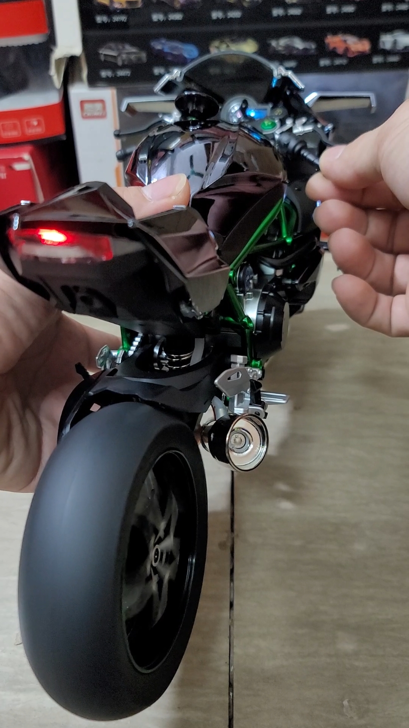 Vê ga xe mô tô Kawasaki Ninja H2R tỉ lệ 1/6 màu đen