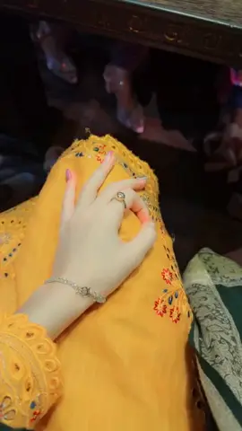 ma to pholo jasi hon an pholo Jasi Jin ky kareeb log sirf torhna ky liya jata Hain #trending #foryou #gorwmyacoont #viralvideo #hide girl video #hidden face #hand video 