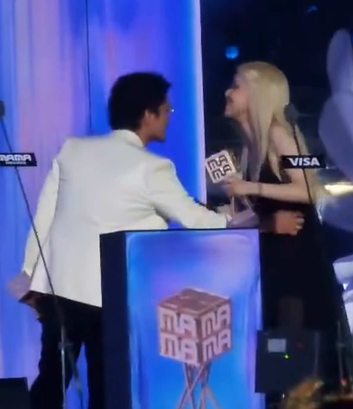 look at them, so cute 🥰 #ROSÉ #BRUNOMARS #APT #ROSÉat2024MAMA #BLACKPINK #MAMA2024 #NUMBER_ONE_GIRL 