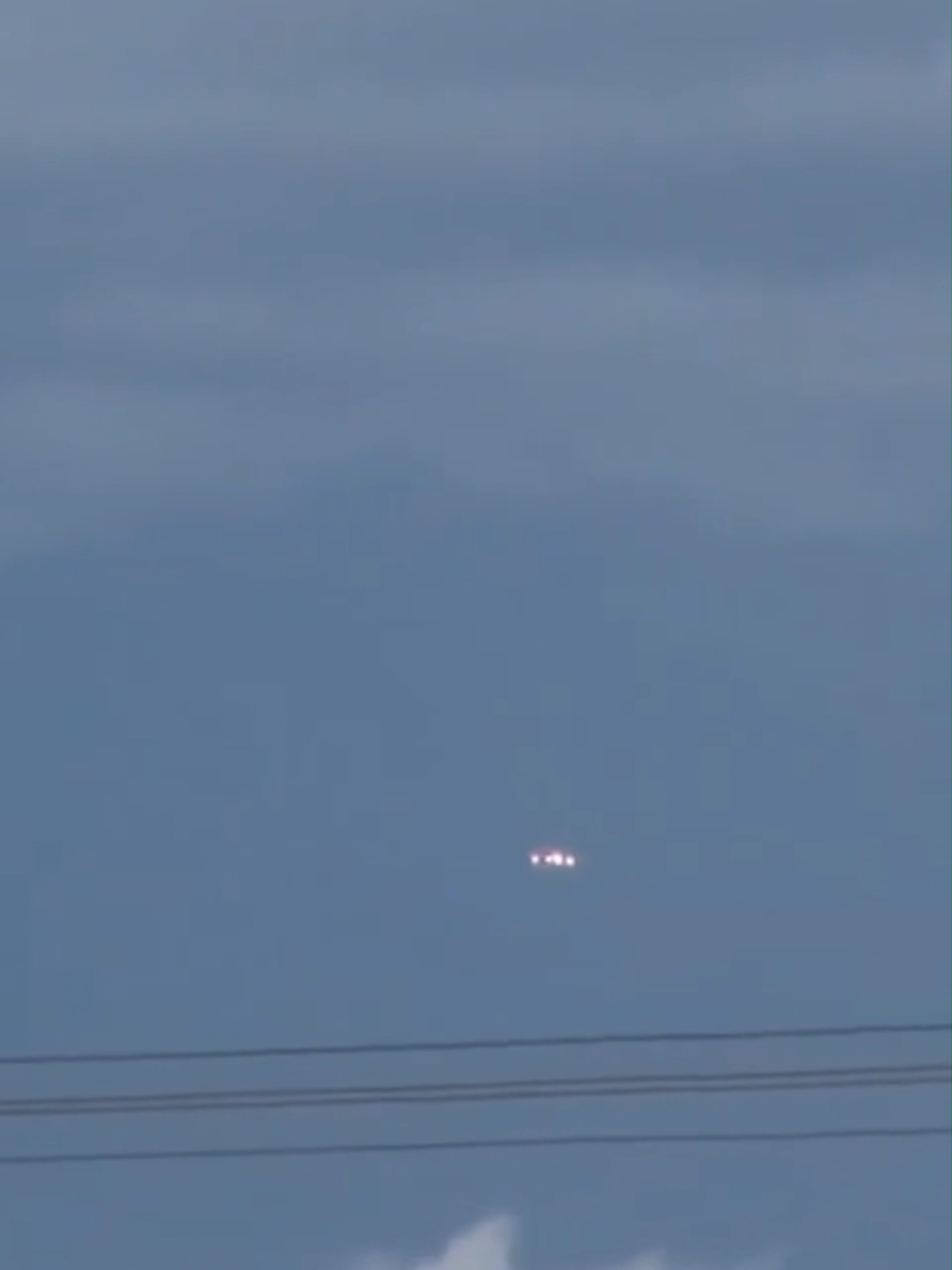 UFO in the city of Adelaide, in South Australia #ufosky #ufoキャッチャー #ufo #ufos #ufosighting #ufo361 #ufologia #fyp #ufocommunity #ufoalien #ufotiktok #ovnis #ovni #aliens #alien #uap #uaptiktok #uaps #zoom #camera #australia🇦🇺