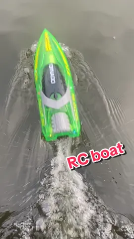 Rc Boat #rcboat #toys #gift #tiktokmademebuyit #blackfridaysale 