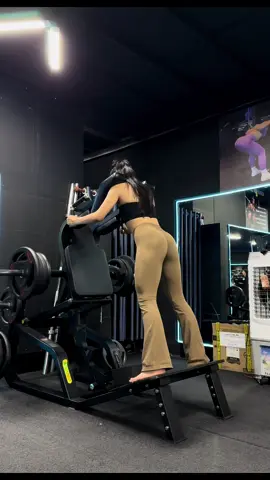 Mỗi ngày đến phòng tập là một ngày mạng mẽ💪🍑#gym #xh 