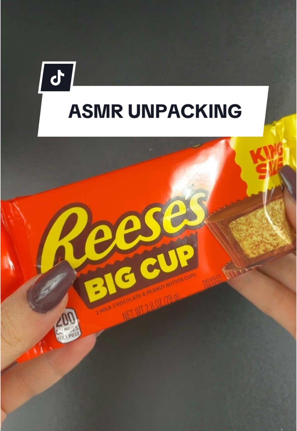 OMG this is so tasty!! 🤤 #asmr #asmrtiktoks #asmrsounds #asmrvideo #sweets #reeses #tasty #delicious keine bezahlte werbung