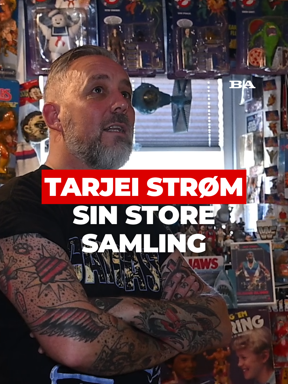 Programleder og trommis Tarjei Strøm, har en stor samling med ting fra 80-tallet på sitt hjemmekontor. Om du skulle samlet på noe, hva hadde det vært?👾 #bergen #80tallet #samler #tarjeistrøm #bergensavisen