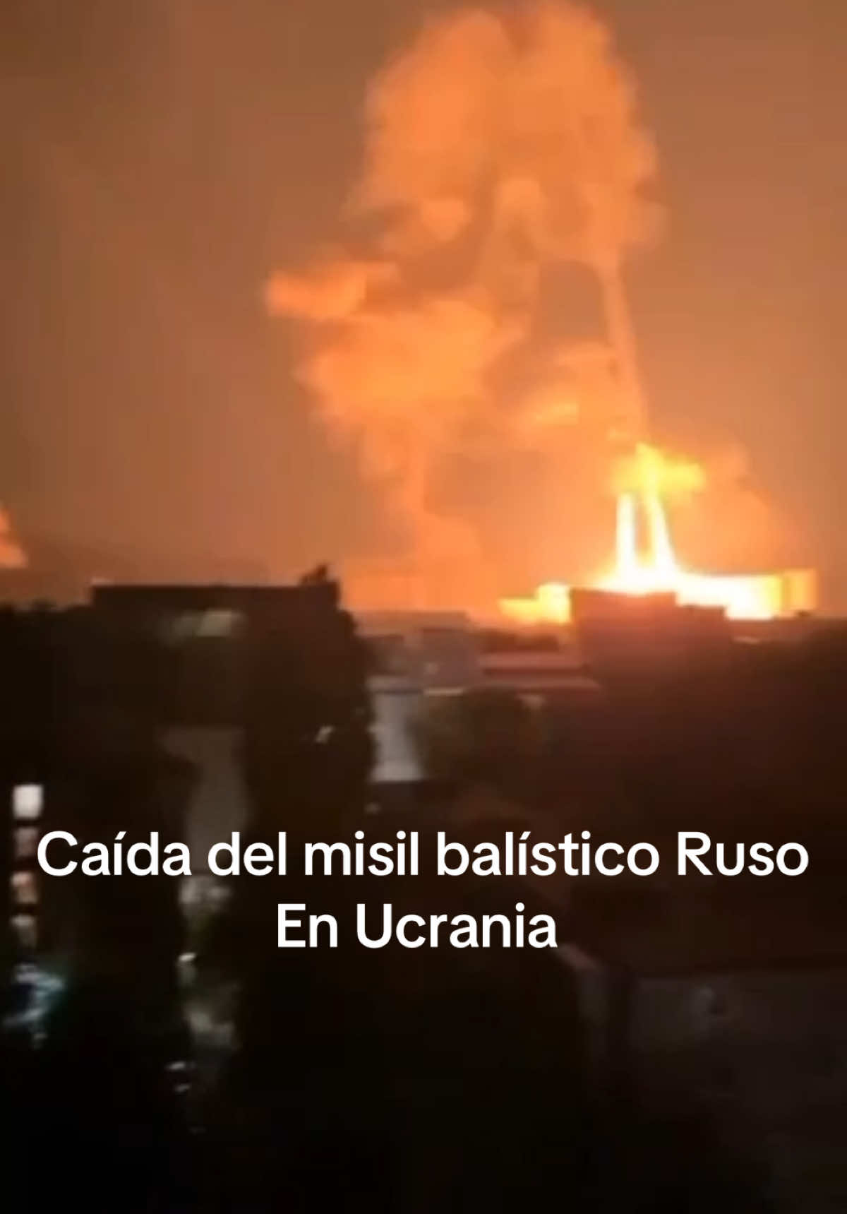 Según cierto expertos, Oréshnik puede ser resultado del desarrollo del concepto del misil balístico de rango intermedio soviético "Pioner" (RDS-10) que fue puesto fuera de servicio en 1991 y una variante del ICBM perspectivo ruso "Rubezh" (RS-26). Supuestas características de Oréshnik: Ojiva: hipersónica, autoguiada. Propulsor: de combustible sólido; Alcance: hasta 5000 km, Velocidad del vuelo: hasta 12 250 km/h; Potencia — 150 kilotón; Número de vehículos de reentrada - 3-6. Tiempo de vuelo hasta objetivos potenciales: ▪️hasta Gran Bretaña — 19 minitos; ▪️hasta Bélgica — 14 minutos; ▪️hasta Alemania — 11 minutos; ▪️hasta Polonia — 8 minutos. #informate #informacion #ucrania #rusia #europa #asia #america #noticia #noticiastiktok #tik_tok #latinos #latino #actualidad #mundo #world #geopolitica #mexico #panama #venezuela #colombia #chile #peru #guatemala #nicaragua #elsalvador #argentina #ecuador #uruguay #paraguay #honduras #pty #pr #zelensky #putin #españa #información