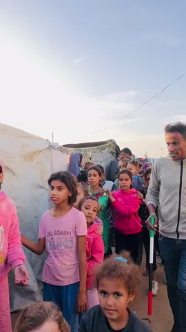 ضمن برنامج الدعم النفسي للاطفال قطاع غزة ( العرض السينمائي) #هنا_غزة🇵🇸 #هنا_اطفال_غزة🇵🇸 #جمعية_المستقبل_للتنمية_والبيئة #مخيمات_النازحين_في_غزة💔 