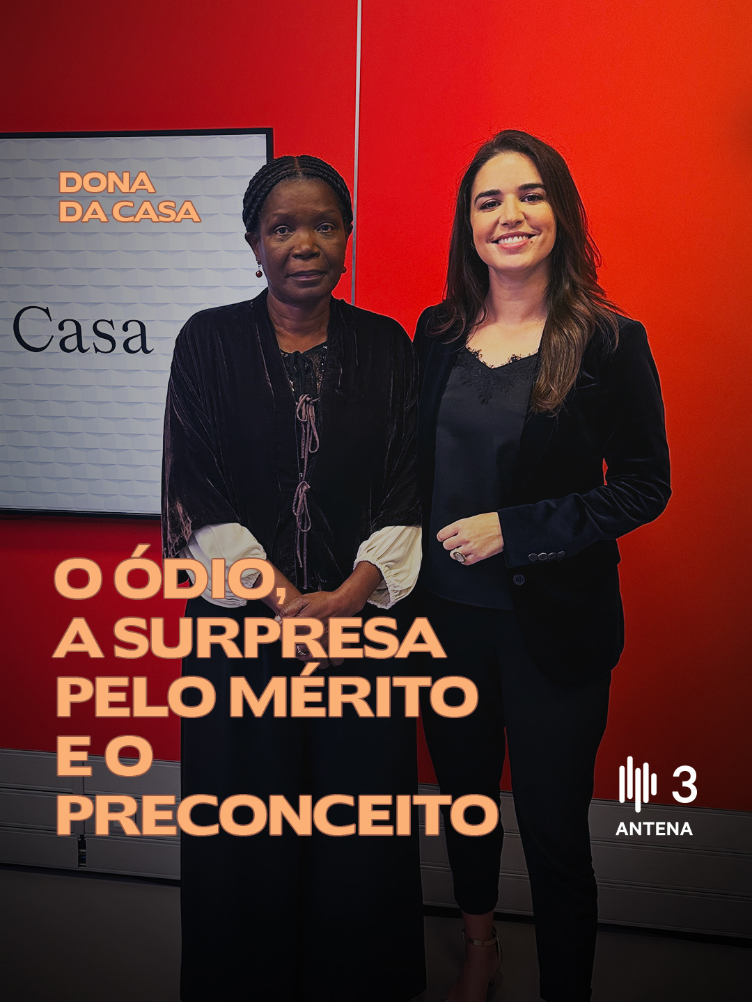 “Eu não posso pôr-me no espaço em que a discriminação me quer colocar”, diz Francisca Van Dunem. A ex-ministra da Justiça fala sobre as mensagens de ódio que recebeu quando estava no cargo, sobre as “expectativas negativas” que tinham sobre si e conta alguns dos comentários que ouviu. “Dona da Casa” em  antena3.rtp.pt #donadacasa #mulheres #justica #racismo #catarinamarquesrodrigues