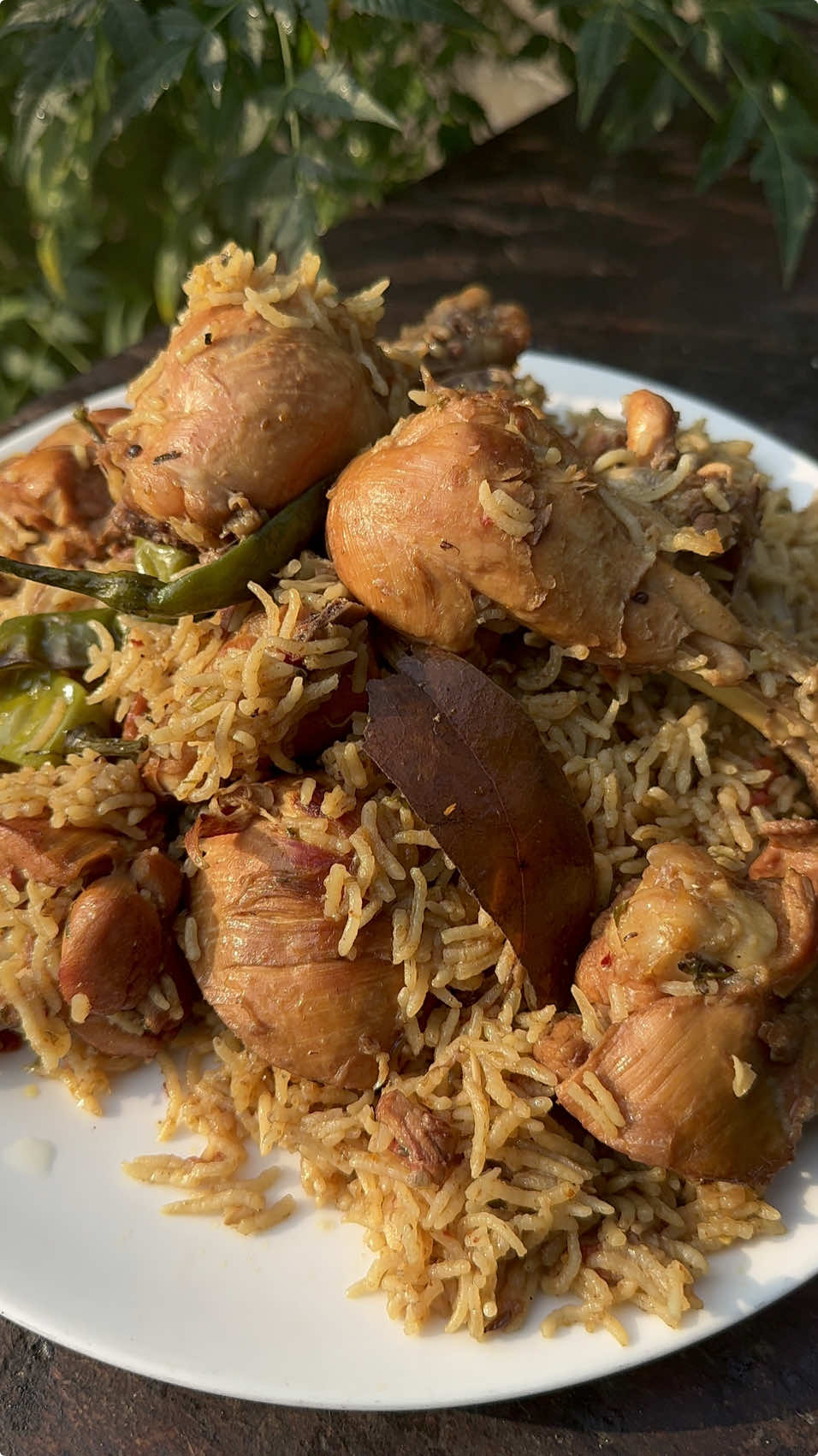 Chicken Pulao Recipe ⬇️ Chicken Pulao Ingredients: ⏺️Yogurt 1 Cup ⏺️Chilli Flakes half tbsp ⏺️Red Chilli powder 1 tsp ⏺️Coriander powder 2 tbsp ⏺️Turmeric powder 1/3 tsp ⏺️Chicken powder 1 tsp ⏺️Salt to taste ⏺️Oil 1/3 Cup ⏺️3-4 onions  ⏺️Ginger Garlic & Green Chilli Powder 1 tbsp ⏺️Chicken 1 & half kg ⏺️Cumin 1 tsp ⏺️Black pepper 1 tsp ⏺️Bay leaves  ⏺️2-3 tomatoes  ⏺️Chopped mint & Coriander  ⏺️Sella rice 2 Glass (half kg) ⏺️Water 4 Glass 📌chawal 2 glass hai to pani 4 glass Add karna hai or agar chawal khily khily sy Chahiye hain to 3 & half Cup pani add karna hai. Green Chillies 📌Dum time 15-20 minutes on low flame  #chickenpulaorecipe #pulao #pakistanipulao #Recipe #cooking #pakistanirecipe #lunch #dinner #breakfast #spicypulao #spicy #chawal #rice #shorts #trendingshorts #foryou #explore #foodshorts #food #homemade #EasyRecipe #foodreel #fyp 