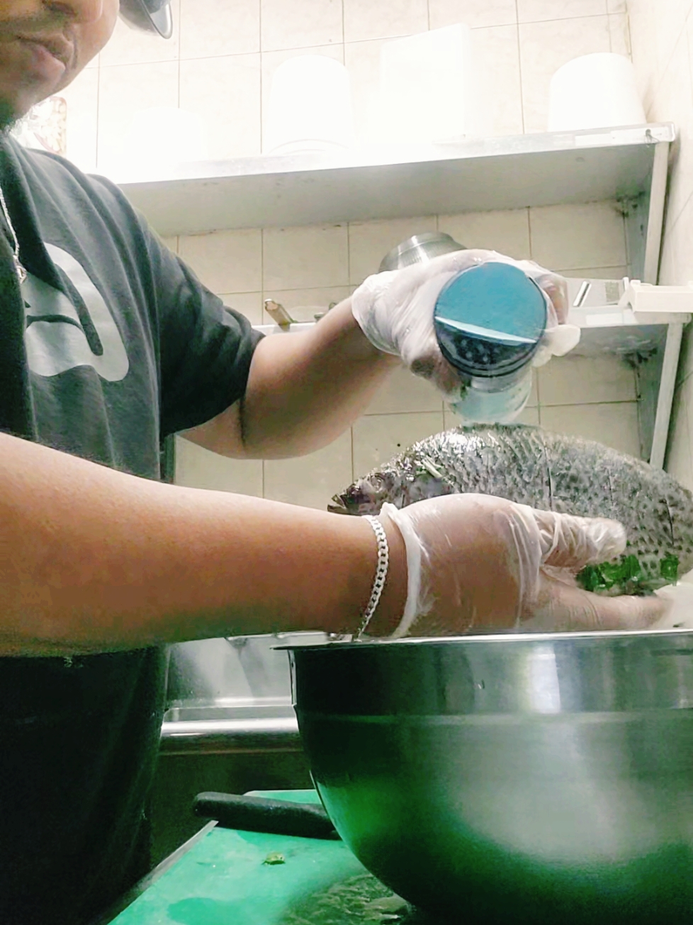 preparando pescado #foryou #comida #parati #pescado #parati #almuerzo 