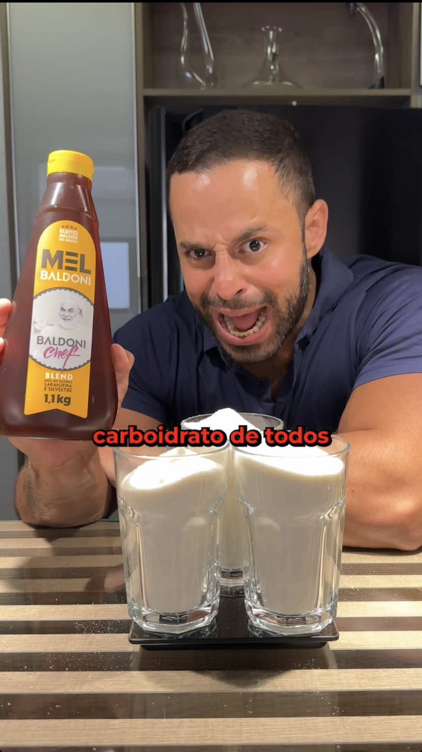 O mel é um alimento saudável, mas também é riquíssimo em carboidratos. Então, se você evita batata inglesa ou pão por causa dos carboidratos, mas se entope de mel, já sabe né?  Quer saber como ficar definido comendo o que gosta? Já segue o Nutri das Estrelas. #nutridasestrelas #nutricao #foryoupag #mel #carboidratos 