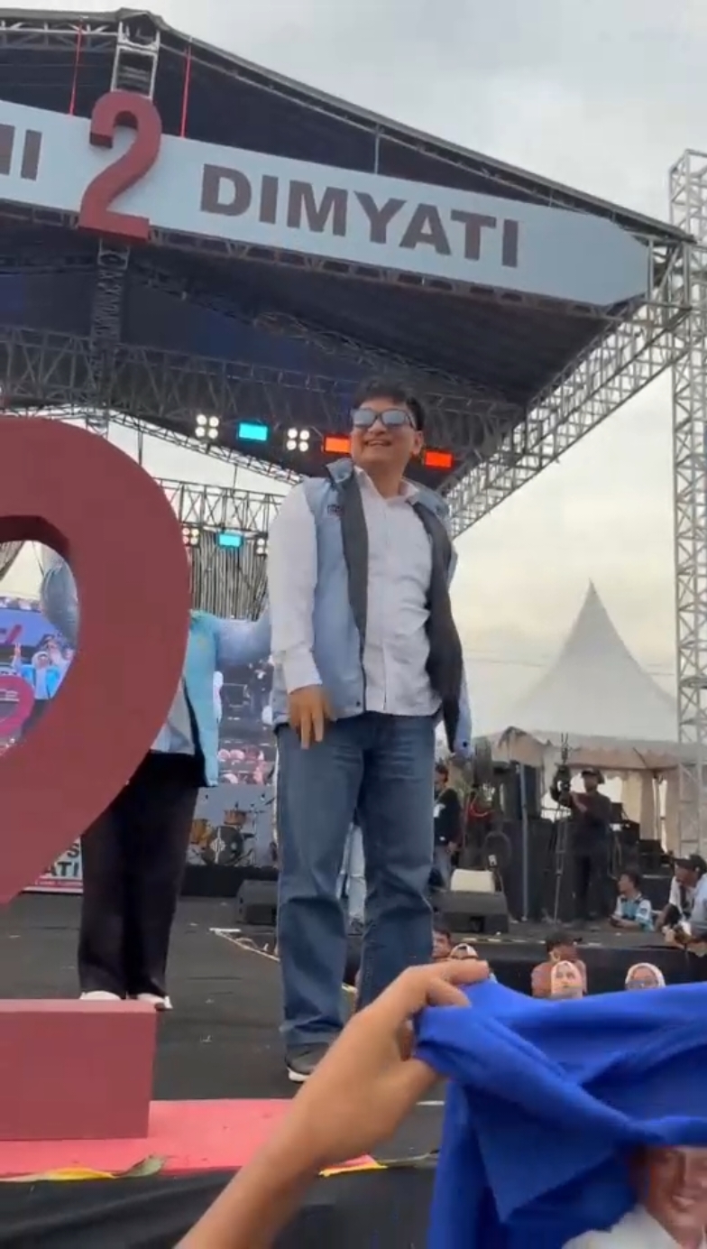 Kampanye Akbar Andra soni Dimyati dipenuhi lautan Manusia,  ini sihh udah Auto menang sihhh  #AndraSoniBantenMaju  #BantenBersamaAndraDimyati  #fyp #cepatfyp #tren #viralvideo #banten #andrasoni 