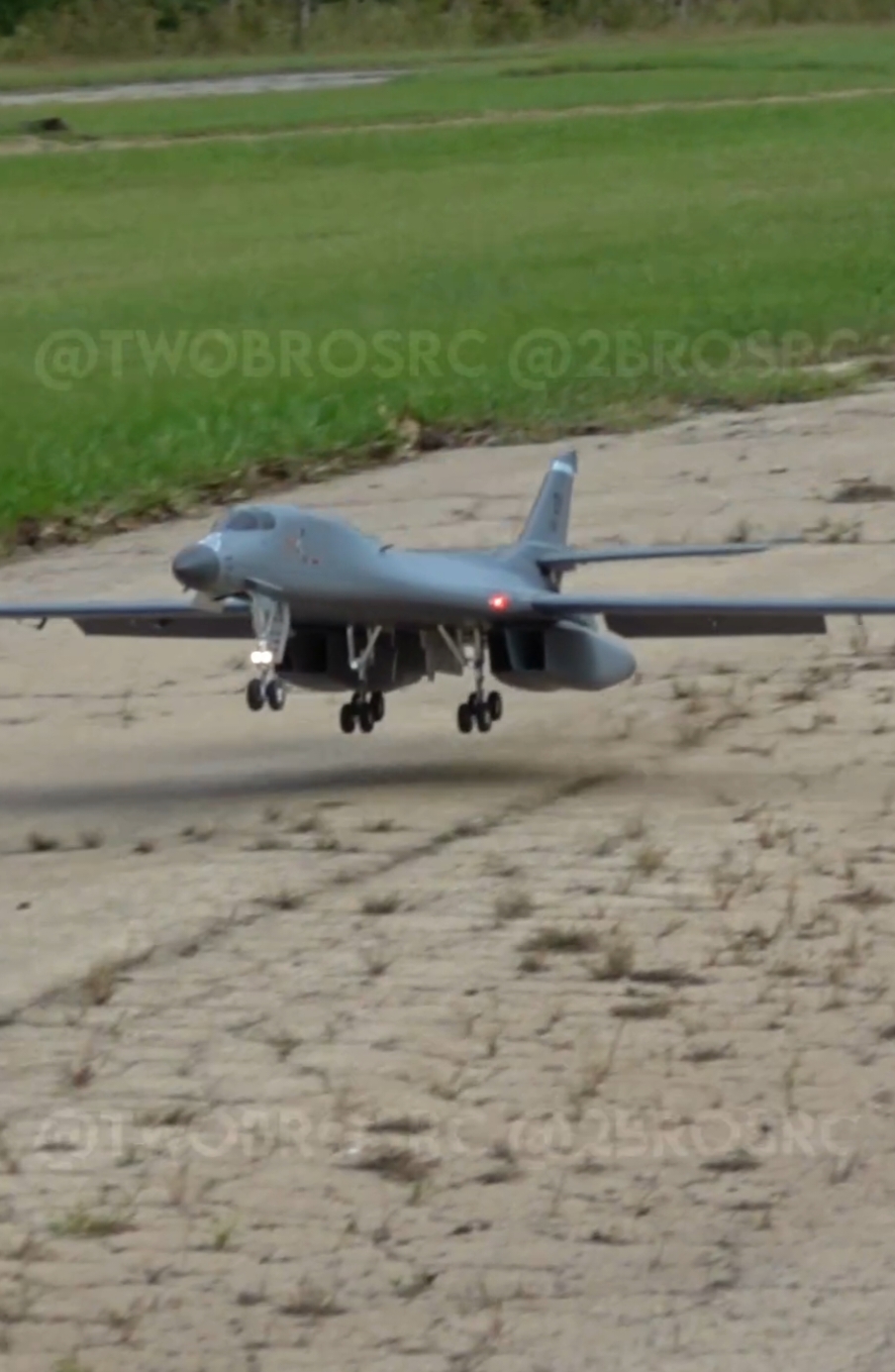 Landing with the XFly B-1B twin 70mm. #aviation #rc #rcplane #lancer #b1b #bone #landing