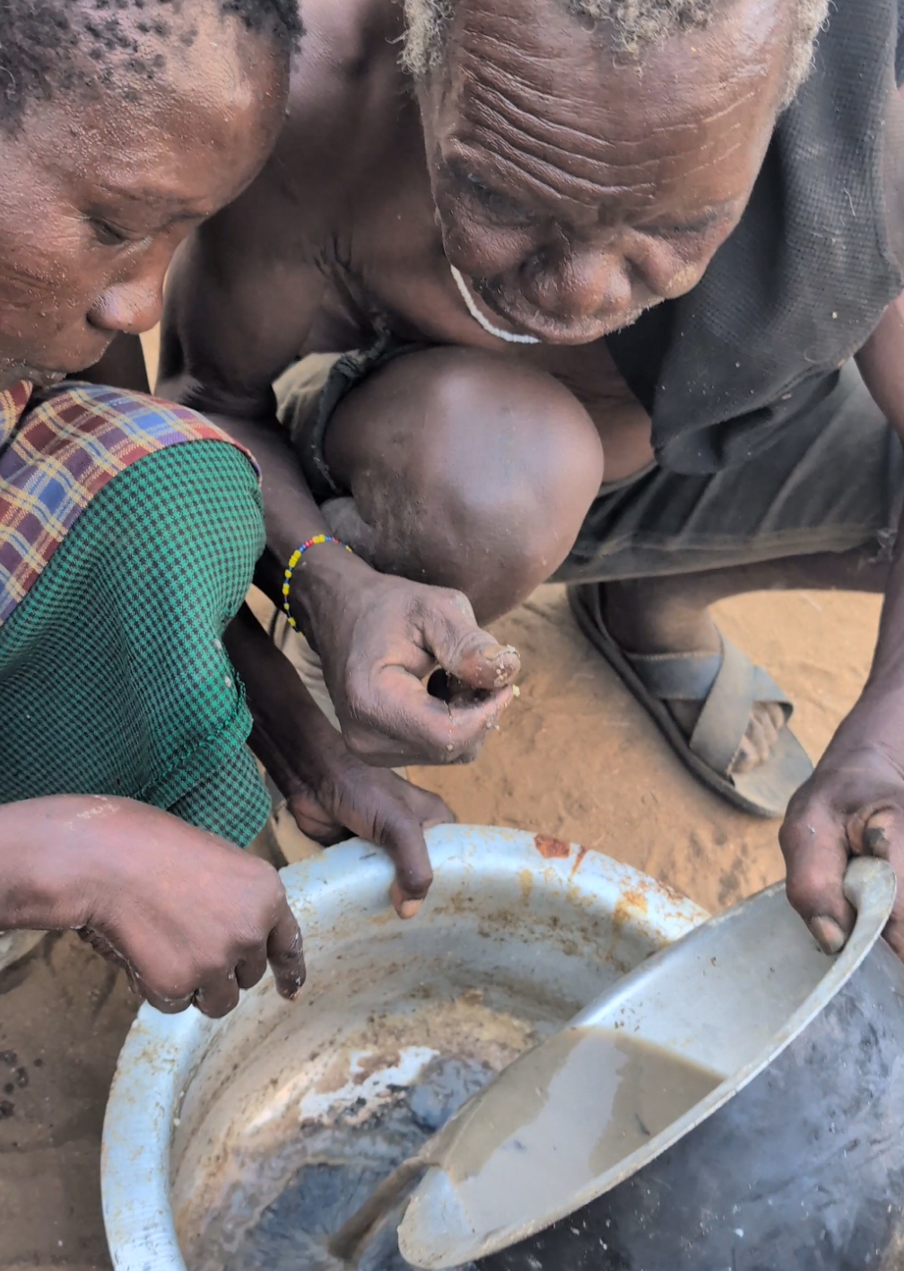 Wow,,, 😮 Grandma and Grandpa enjoying meal 🤤🥰 very sweet today, Amazing culture#africavillage #culture 