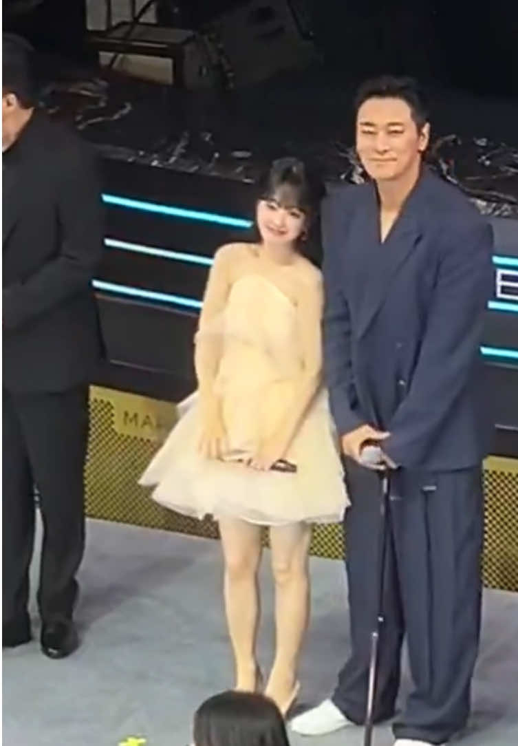 It’s been two days and I am still not over them. This visual combination is so gorgeous  #JuJiHoon #ParkBoYoung #JooJiHoon #LightShop #disneyplus #주지훈 #박보영 #조명가게 #trending 