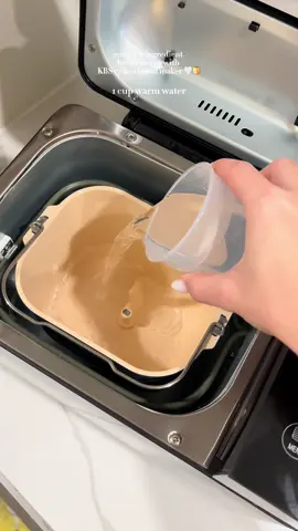 easiest homemade 6 ingredient bread recipe with KBS 17-in-1 bread maker 🤍🍞  #homemade #homemadefood #homemadebread #baking #bakingrecipe #breadmaking #breadrecipe #breadbaking #breadmaker #breadmakingforbeginners #breadmakermachine #breadmakerrecipes #holidaybaking #bakingseason #bakingszn #freshbread #nontoxic 