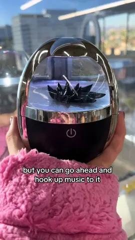 Have you ever seen the dancing speaker like that? #speaker #dancing #BlackTikTok #tiktokshop #tiktokmademebuyit 