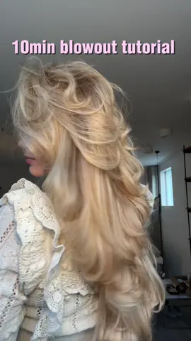 Should I post more hair tutorials? 💖                                     #blowoututorial #blowout #bombshell#hairtok #fyp #blonde #straightener #curls#hair #tutorial #stockholm #fördig #viral