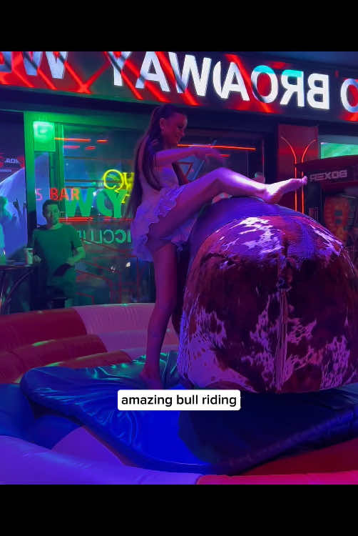 mechanical bull riding 🔥🔥 #mechanicalbull #bullriding #bull #ridergirl #bullrider 