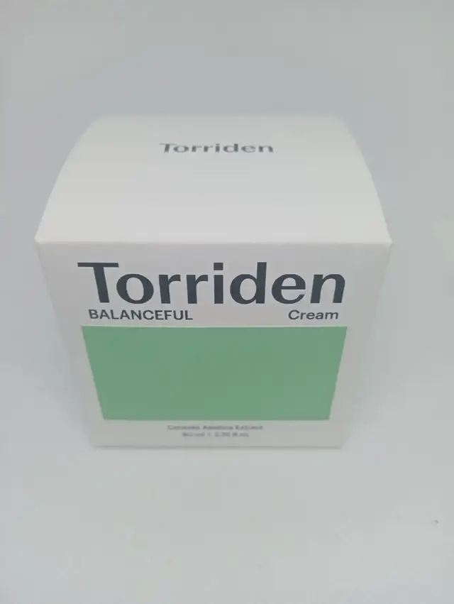 💚 TORRIDEN 💚 🌿 BALANCEFUL CICA CREAM 🌿 This soothing cream is perfect for sensitive skin. It's lightweight and absorbs easily into the skin. I like to use this after using the Balanceful Serum to leave my skin feeling super hydrated. Suitable for sensitive and combination skin  I love the Torriden Balanceful range.  @torriden  @torriden_official  #torriden  #yourskinisourplanet  #balanceful  #balancefulcream  #centella  #centellaasiatica  #kbeauty  #koreanbeauty  #koreanskincare  #serum  #gifted 