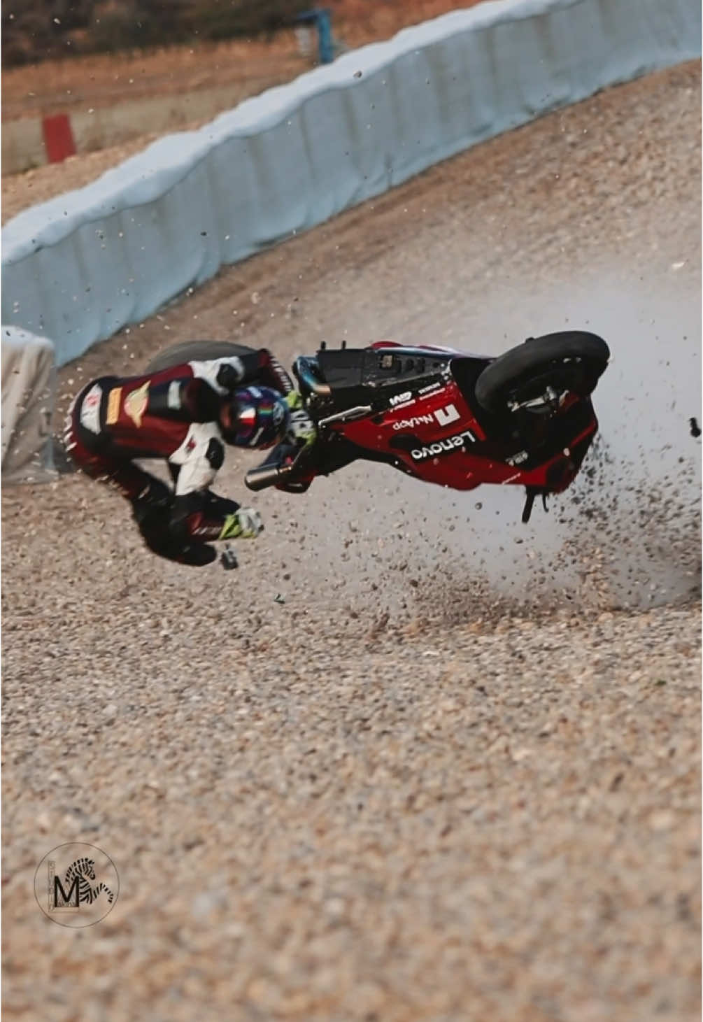 Oups …! 😬 #crash #sbk #sbkfan #ducati #ducativ4 ##trackday##moto##bike##motorbike##race