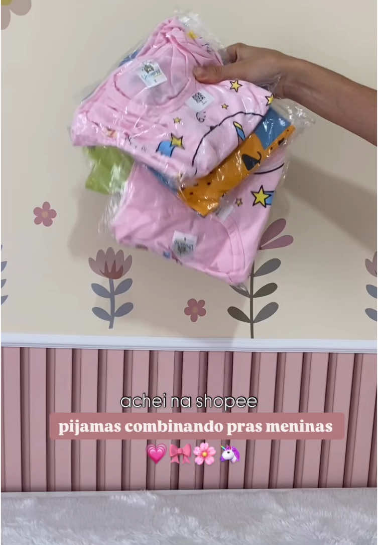 Eu amo 🎀💗😩 A ceci já vai fazer 1 aninho então peguei tamanho 02 que veste 1 ano segundo o vendedor  E pra soso que tem 5 anos peguei tamanho 8 que veste 6/7  E realmente deu certinho 💖💖 pra quem for pegar pra combinar manda mensagem no chat e pede pra eles enviarem combinando 🥰 Todos eles ficou 129,90 💖 Comenta EU QUERO ou PIJAMAS que te envio o link  Também vou deixar nos stories ( mas some em 24h )  #maededuas #mundorosa🎀 #maedemenina #maedemeninas #comprinhasshopee #comprinhas #achadinhosshopee #lookcombinando #pijamasinfantis 