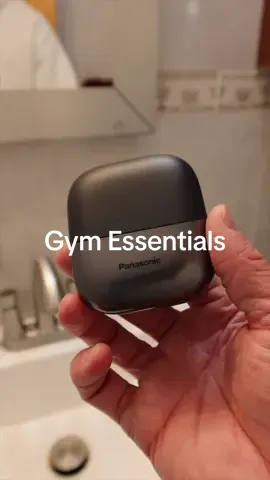 Packing my gym bag essentials! @PanasonicPersonalCare #panasonicpartner #packwithme